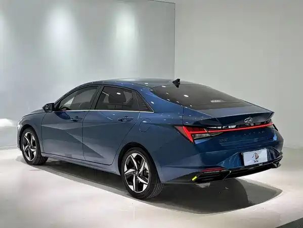 Hyundai Elantra 2022