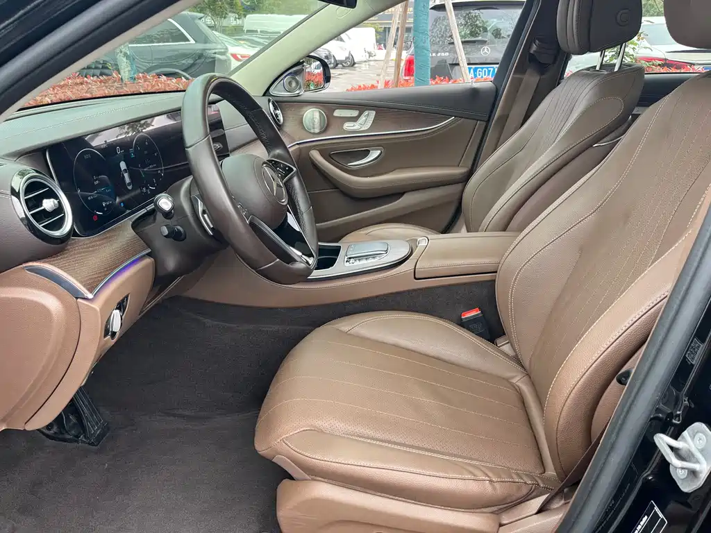 Mercedes-Benz E-Class 2023 — фото 12