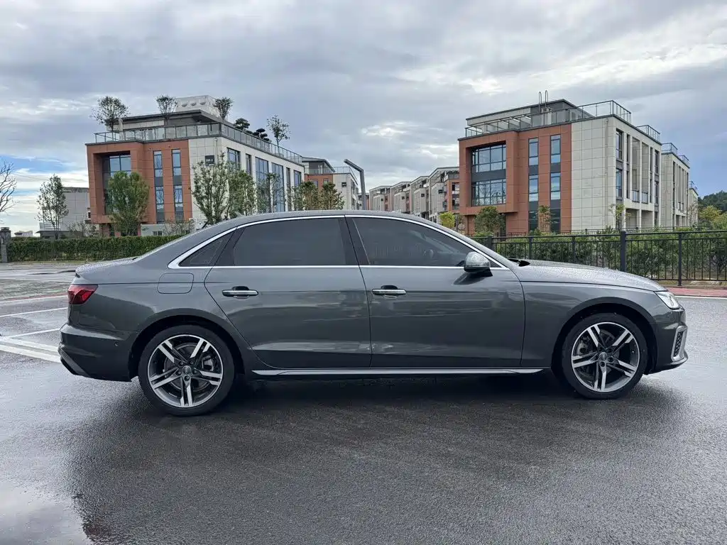 Audi A4L 2020