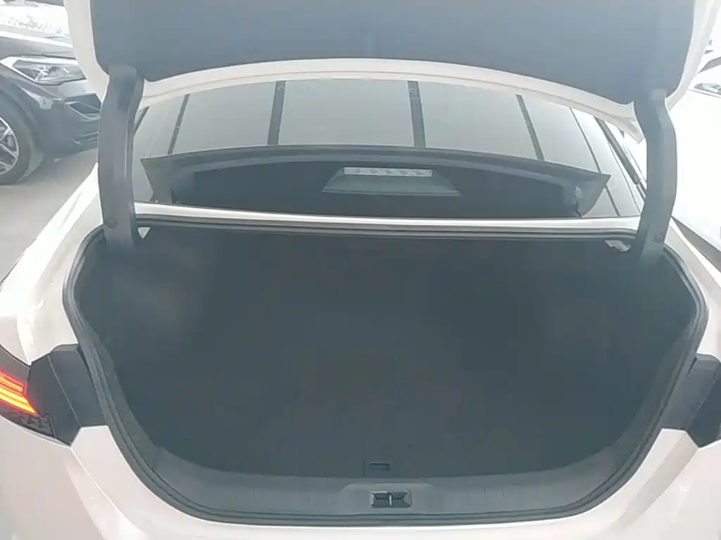 Nissan Teana 2024 — фото 17