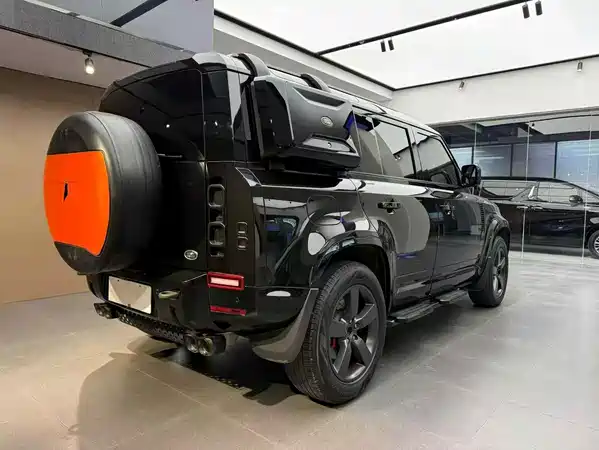 Land Rover Defender 2023