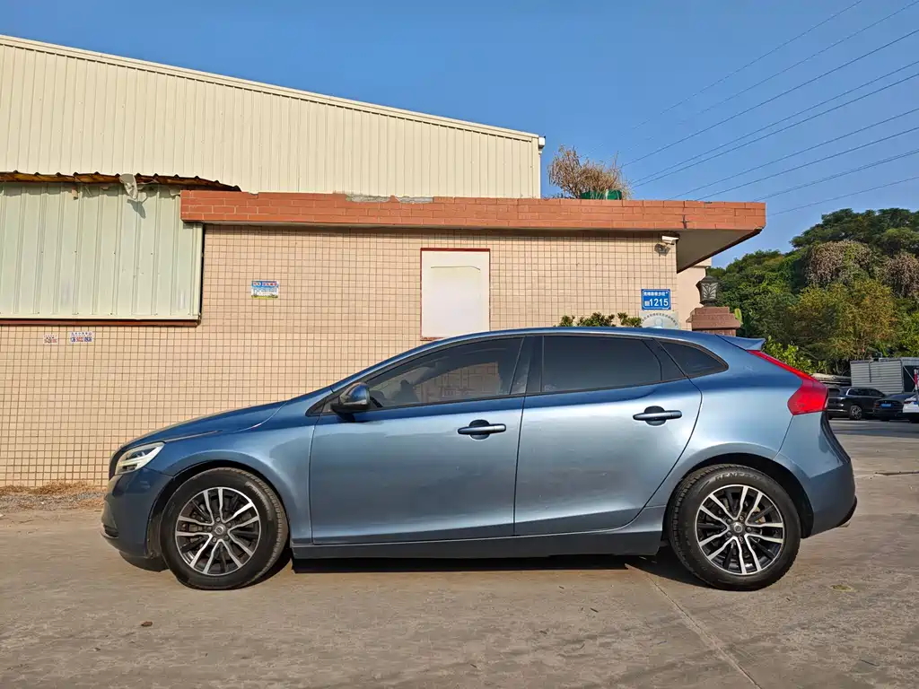 Volvo V40 2018 — фото 4