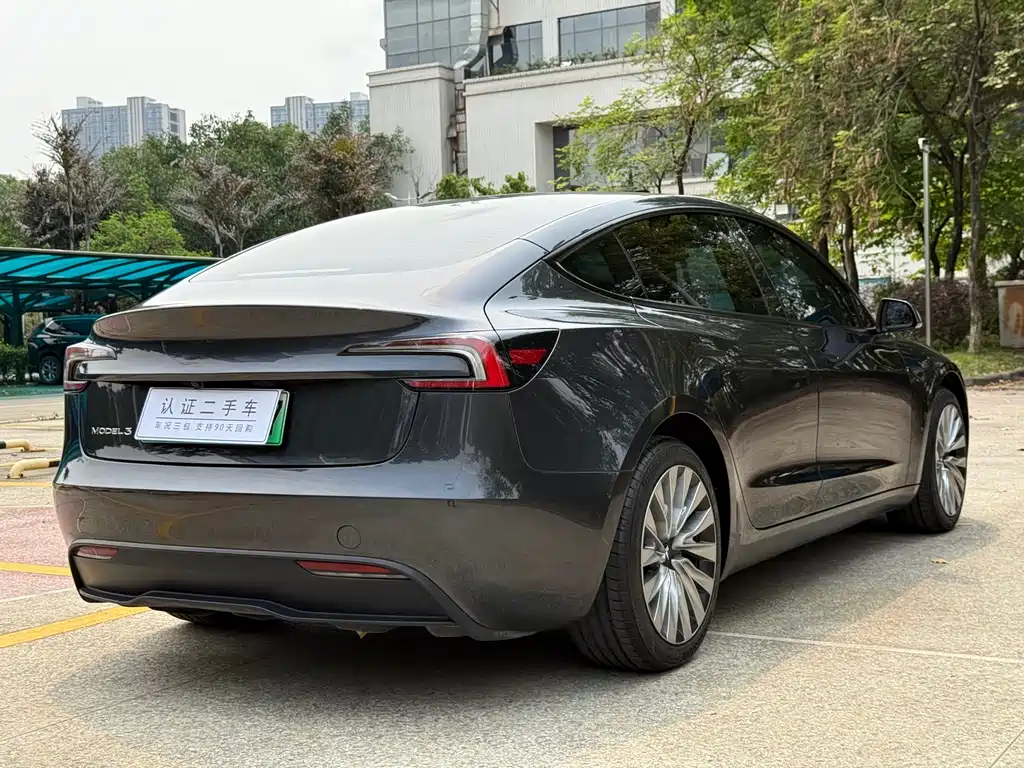 Tesla Model 3 2025 — фото 9