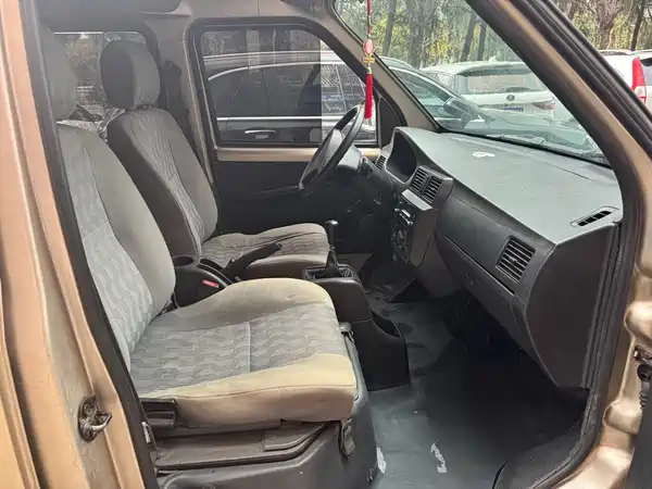 Wuling Rongguang 2012