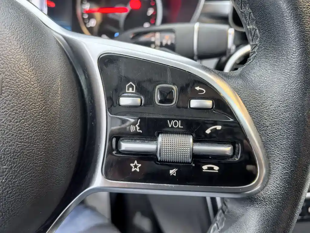 Mercedes-Benz C-Class 2019 — фото 11
