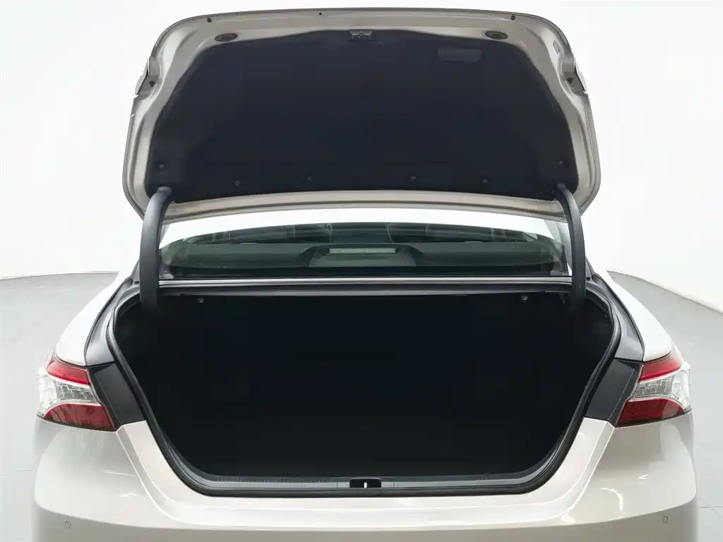 Toyota Camry 2020 — фото 16