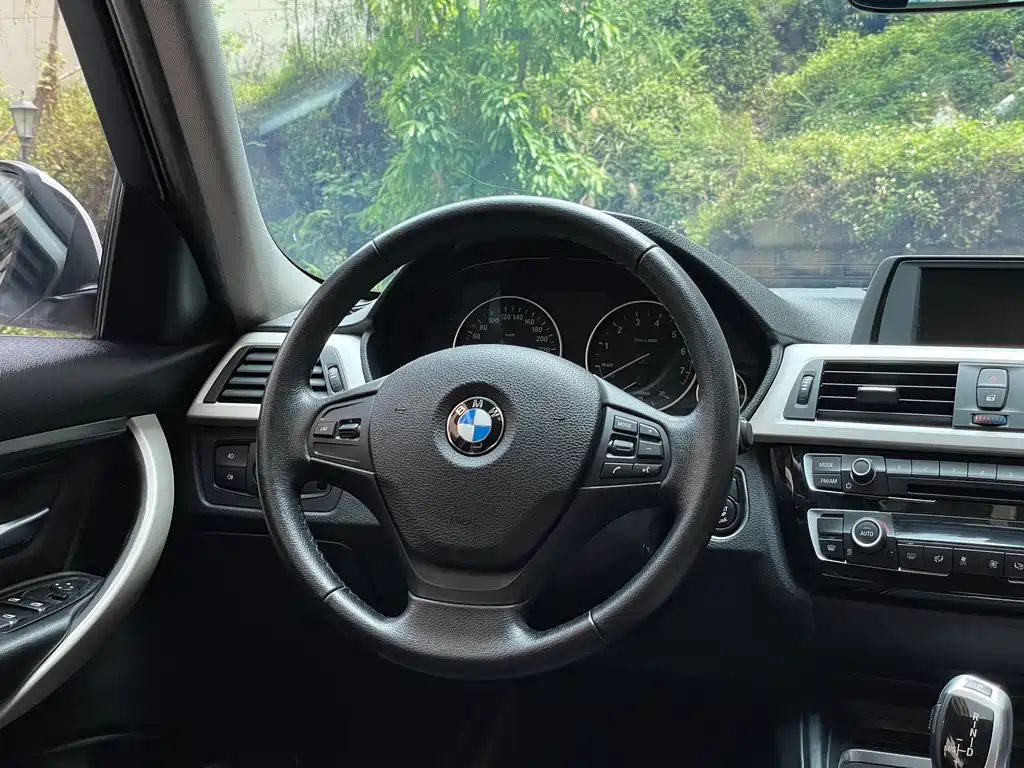 BMW 3 Series 2016 — фото 17
