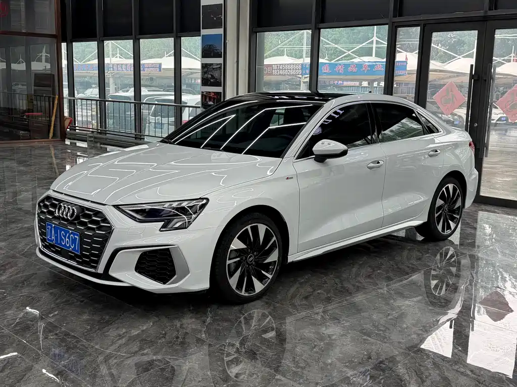 Audi A3 2023 — фото 1