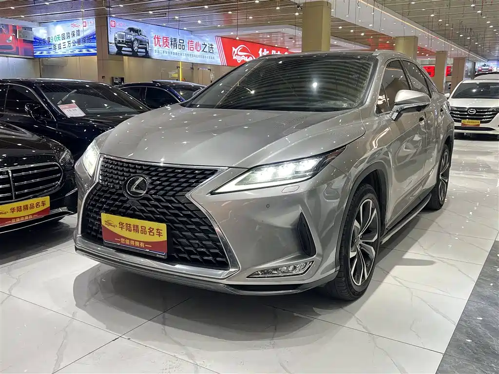 Lexus RX 2022 — фото 1