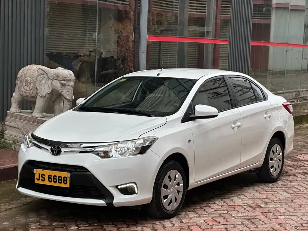 Toyota Vios 2015 — фото 1