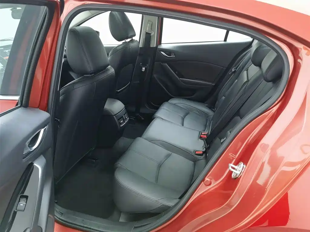 Mazda 3 Axela 2018 — фото 15