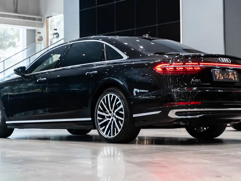 Audi A8 2023 — фото 5