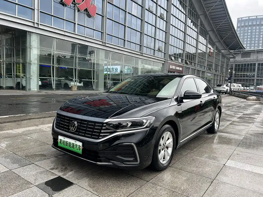 Volkswagen Passat PHEV 2023