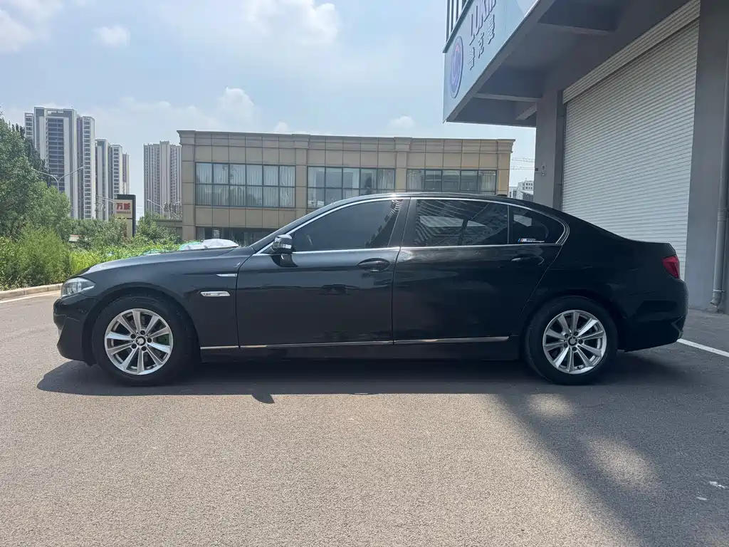 BMW 5 Series 2011
