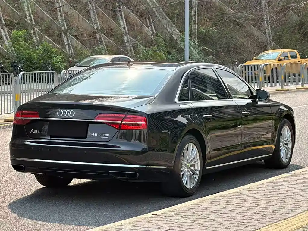 Audi A8 2015 — фото 4