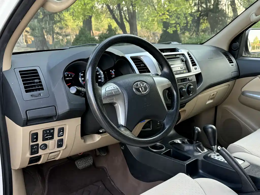 Toyota Fortuner 2016 — фото 10