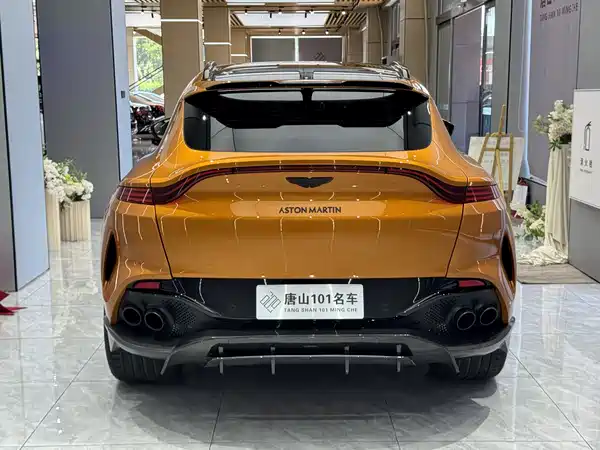 Aston Martin DBX 2022