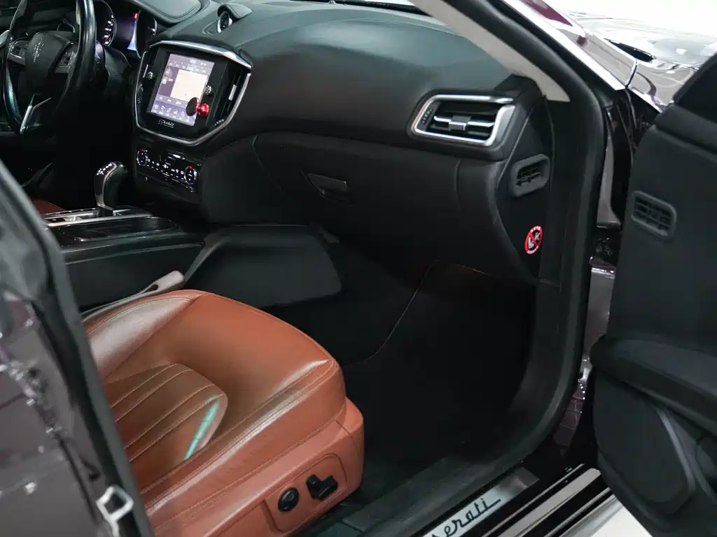 Maserati Ghibli 2015 — фото 20