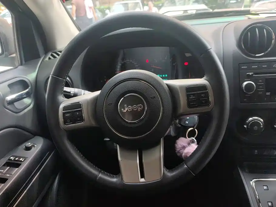Jeep Compass 2012 — фото 15