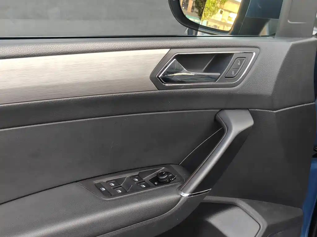 Volkswagen Touran 2017 — фото 12