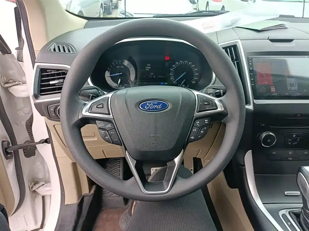 Ford Edge 2017 — фото 11