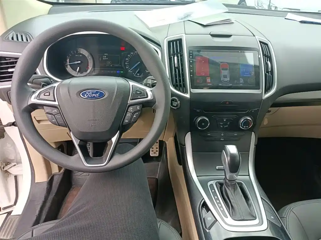 Ford Edge 2017 — фото 10