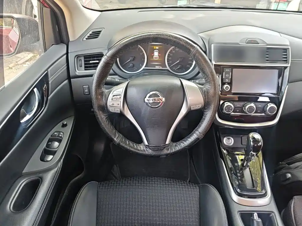 Nissan Tiida 2018 — фото 11