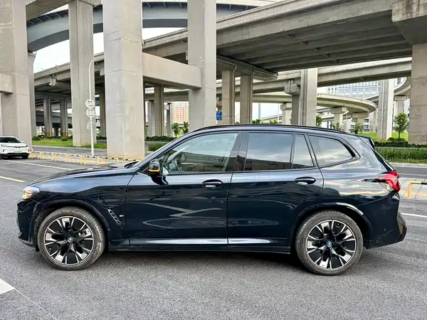 BMW iX3 2023