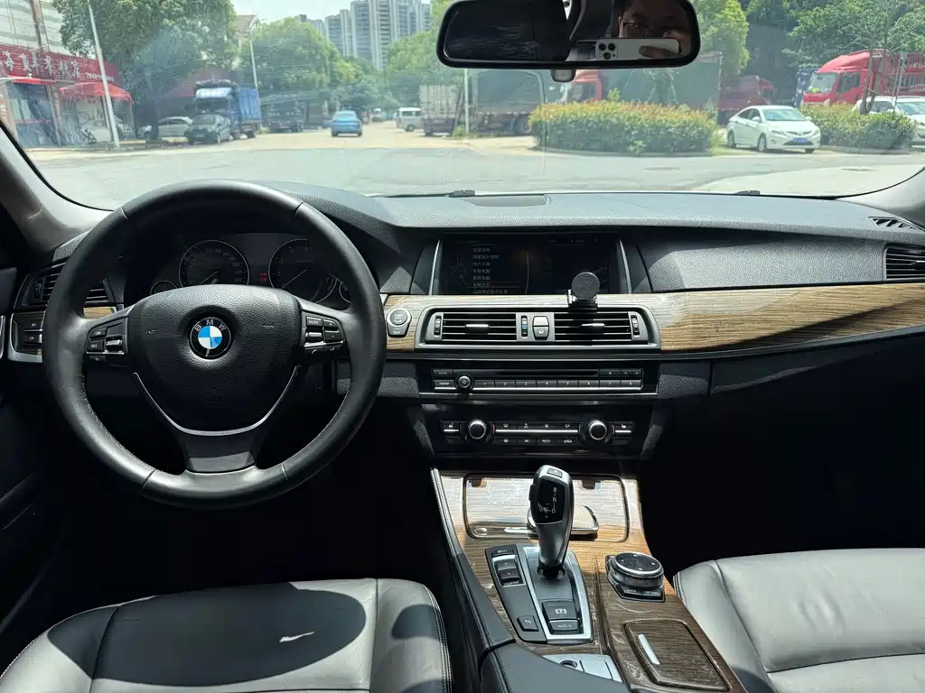 BMW 5 Series 2013 — фото 6