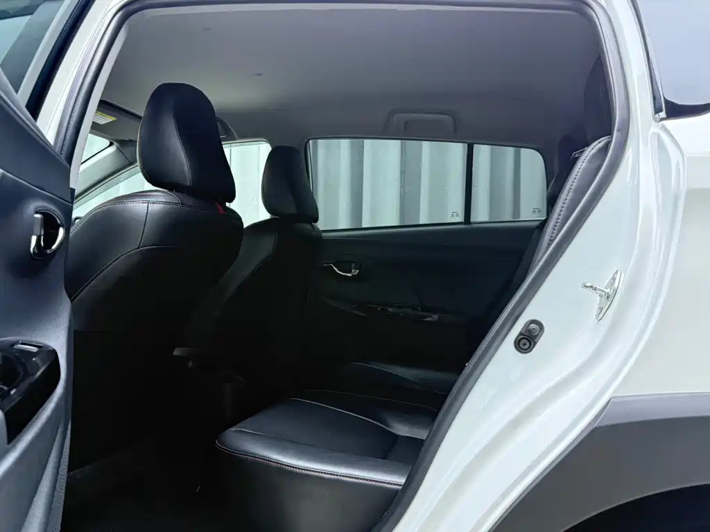 Toyota Yaris L 2022 — фото 17