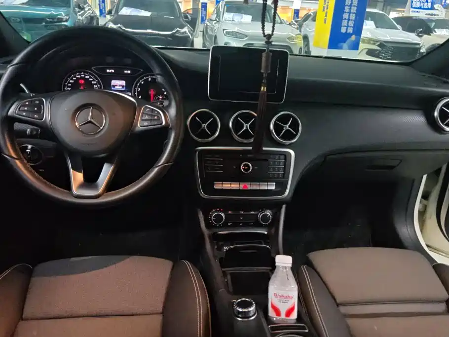 Mercedes-Benz A-Class 2016 — фото 12