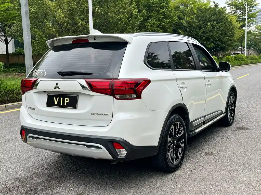 Mitsubishi Outlander 2019 — фото 9