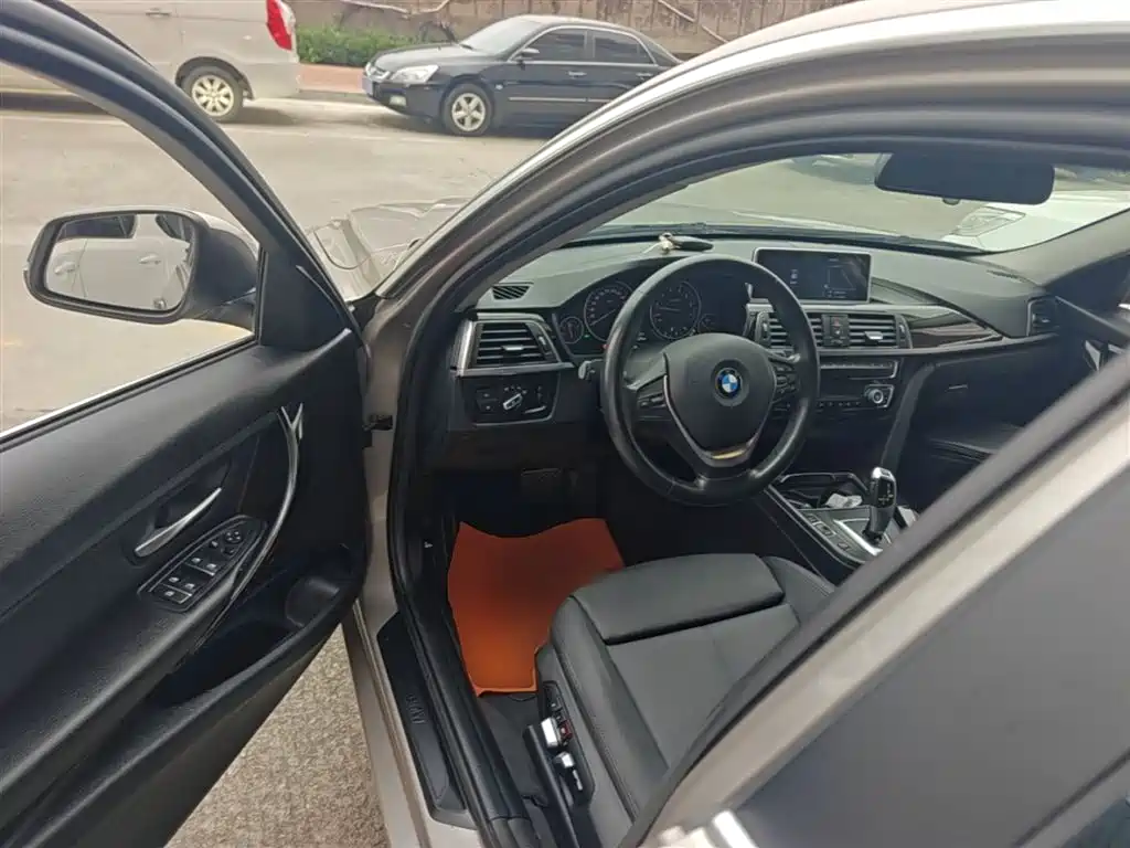 BMW 3 Series 2018 — фото 12