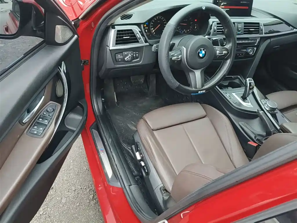 BMW 3 Series 2019 — фото 16