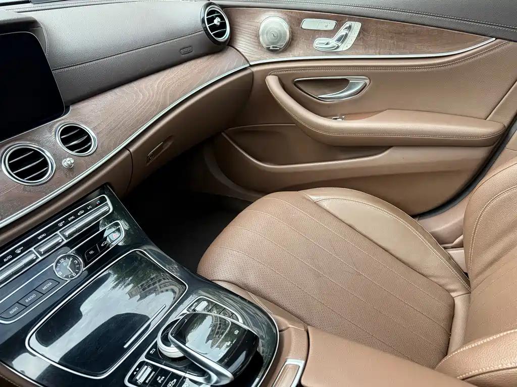 Mercedes-Benz E-Class 2017 — фото 9
