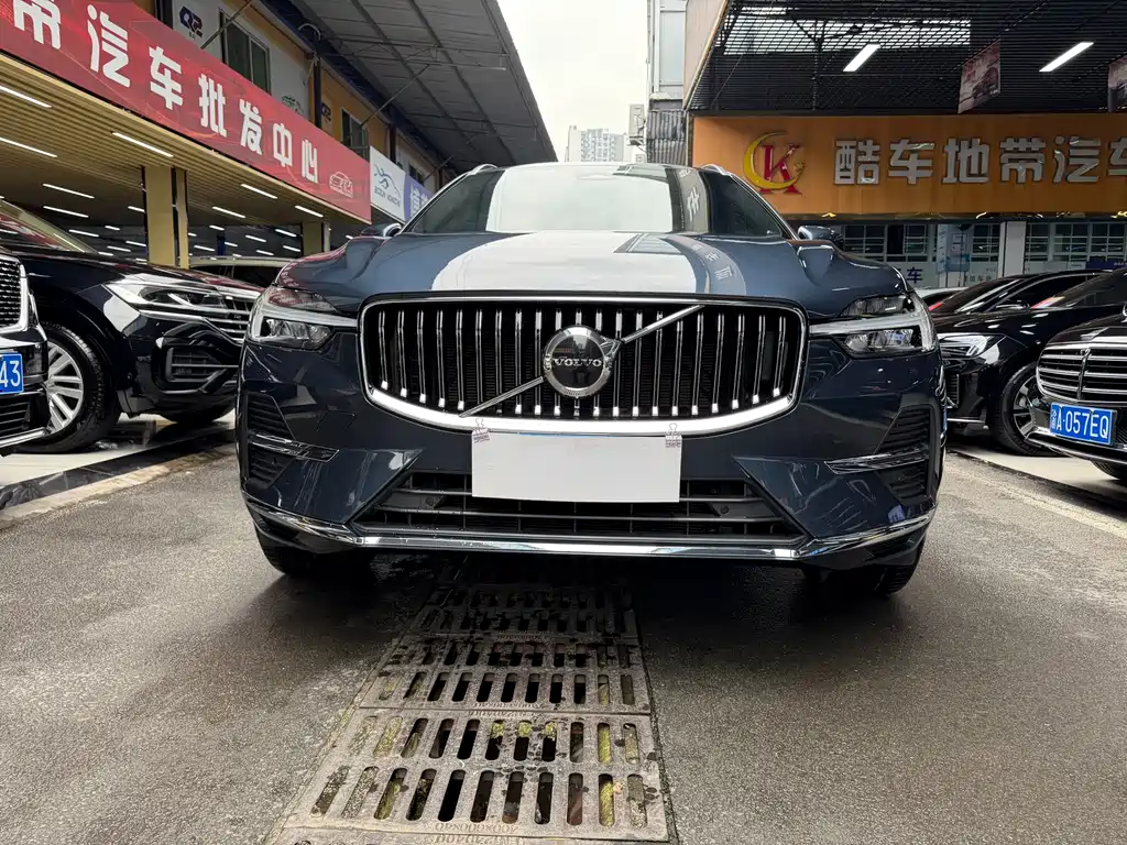 Volvo XC60 2022 — фото 9