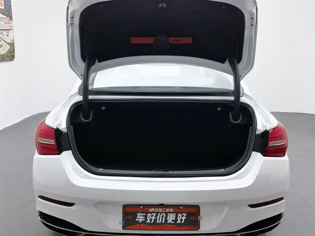 Hongqi H5 2018 — фото 16