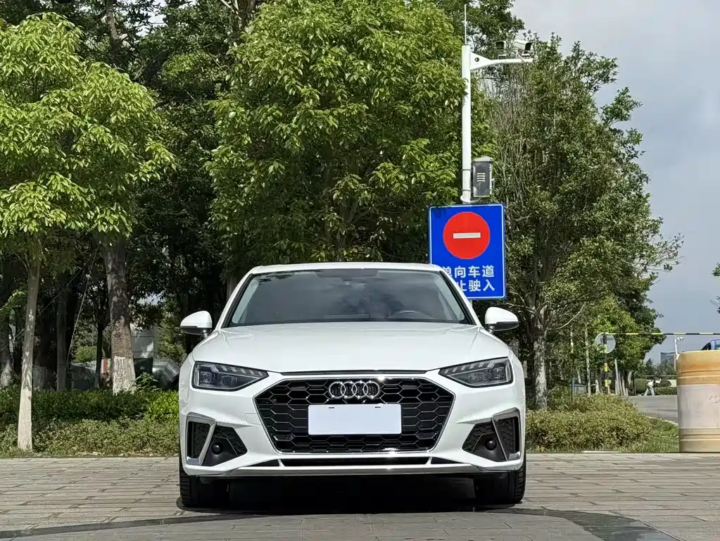 Audi A4L 2022 — фото 2