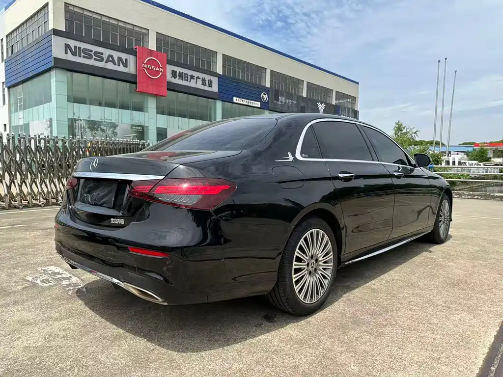Mercedes-Benz E-Class 2022 — фото 14