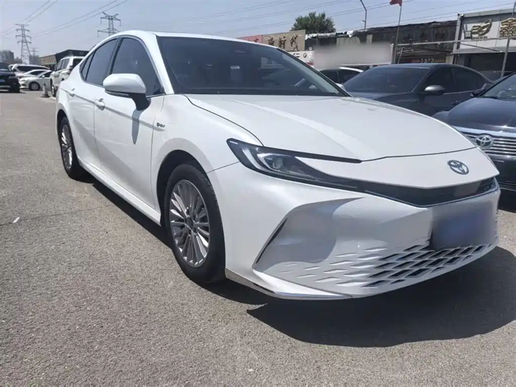 Toyota Camry 2024 — фото 8