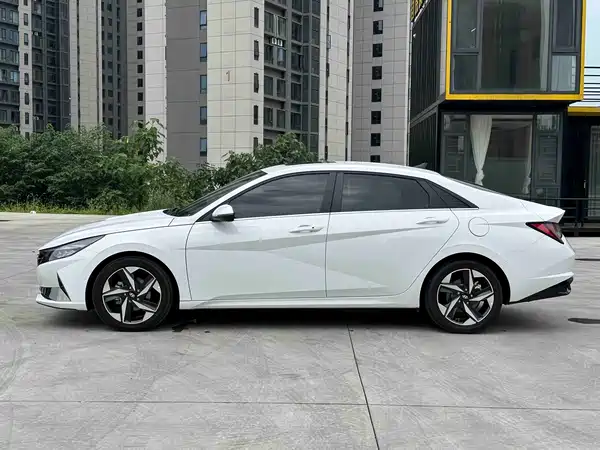 Hyundai Elantra 2023