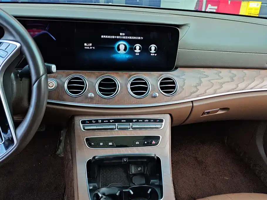 Mercedes-Benz E-Class 2023 — фото 13