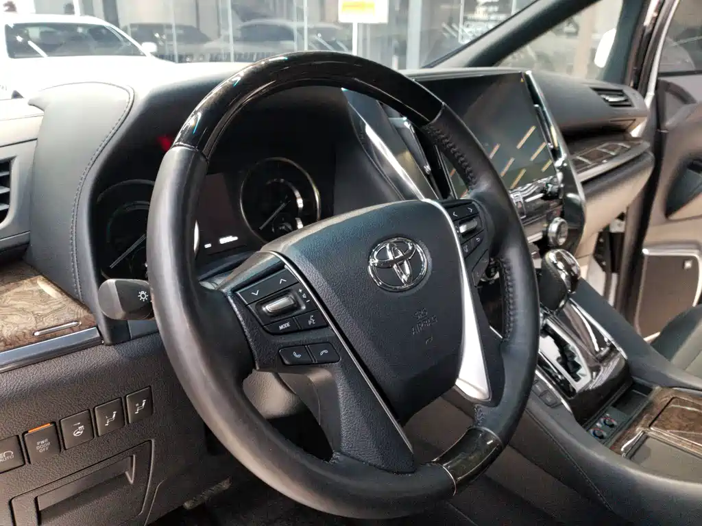 Toyota Vellfire 2021 — фото 21