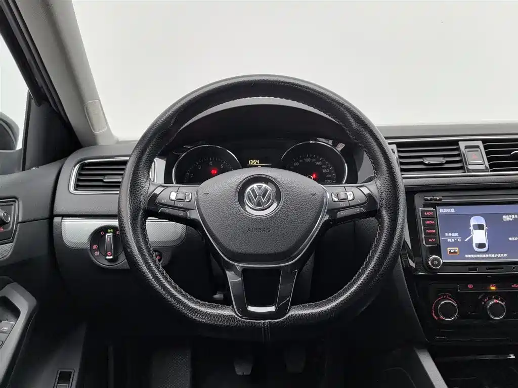Volkswagen Sagitar 2017 — фото 11