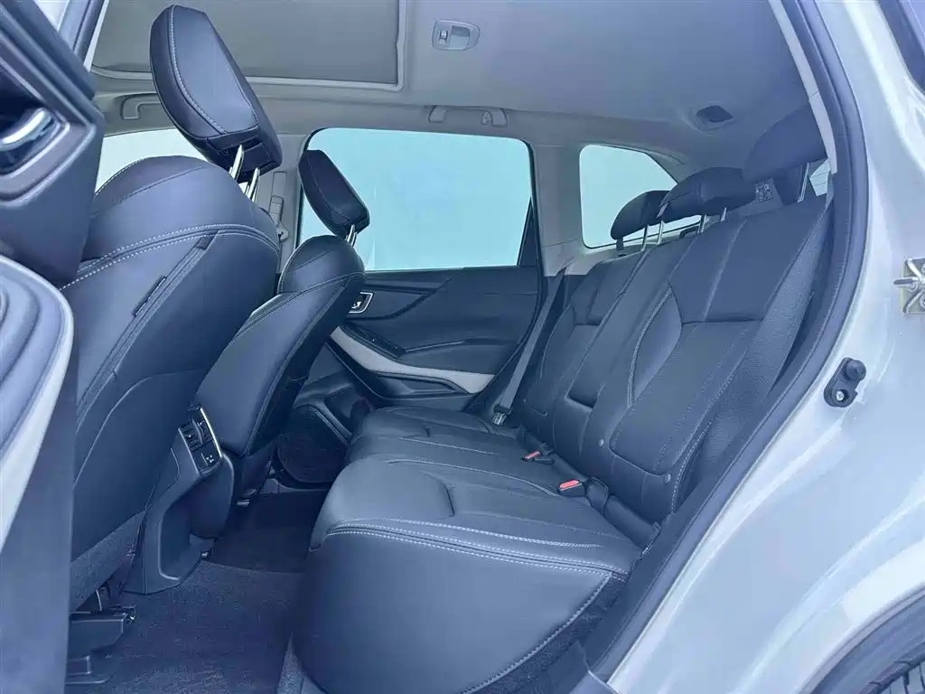 Subaru Forester 2023 — фото 18