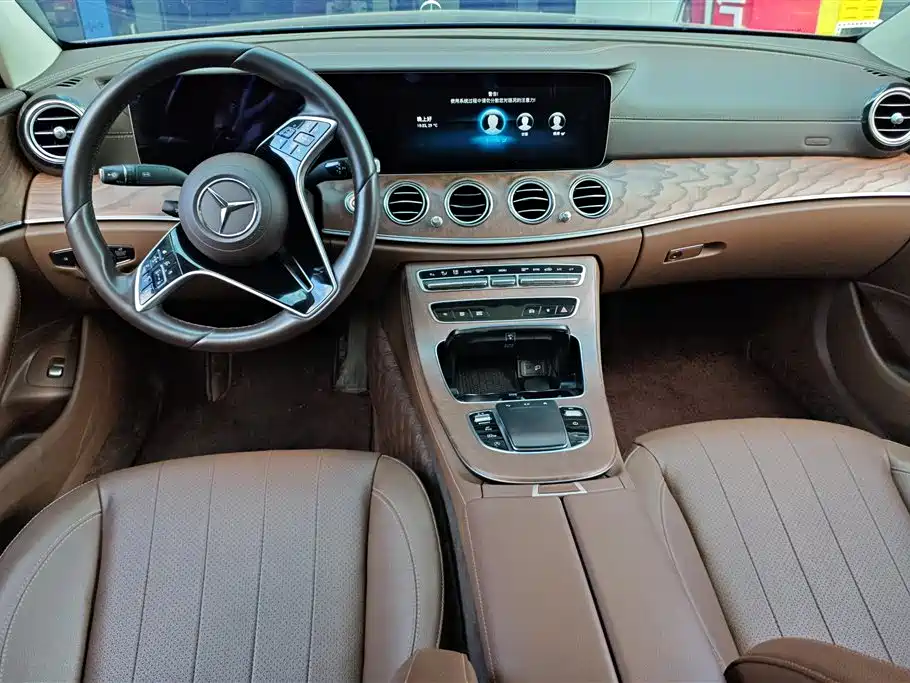 Mercedes-Benz E-Class 2023 — фото 12