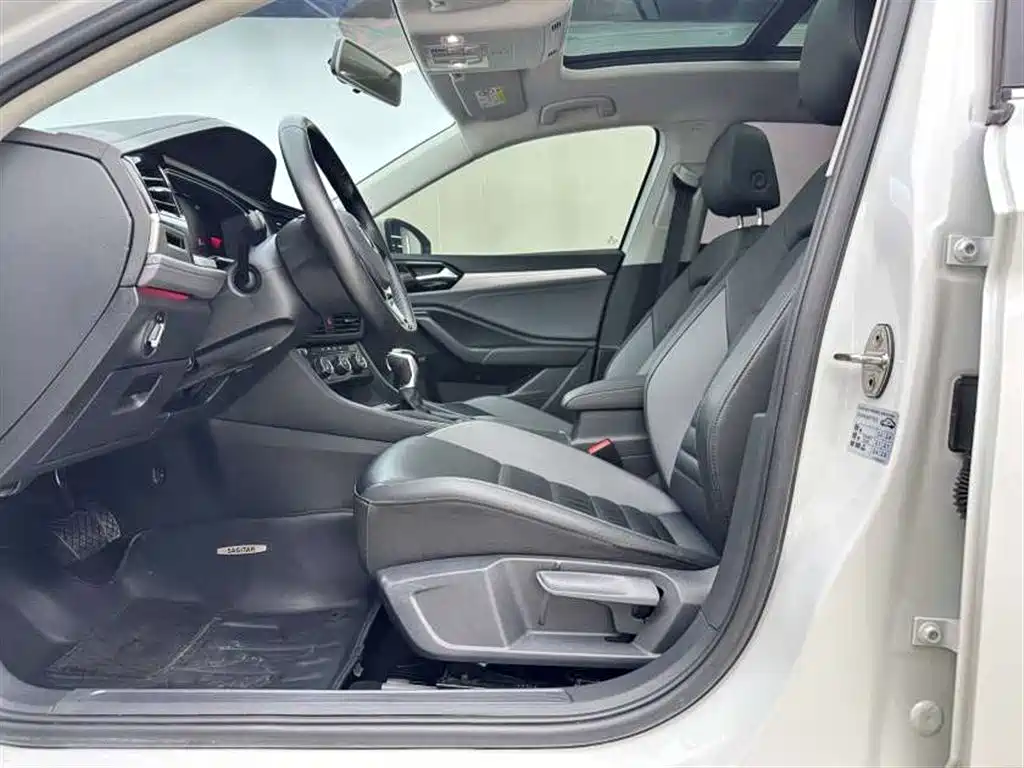 Volkswagen Sagitar 2022
