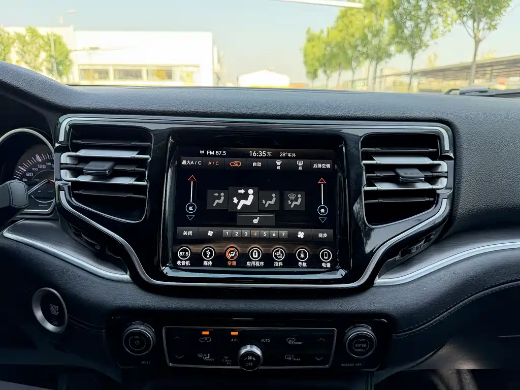 Jeep Grand Commander 2019 — фото 23