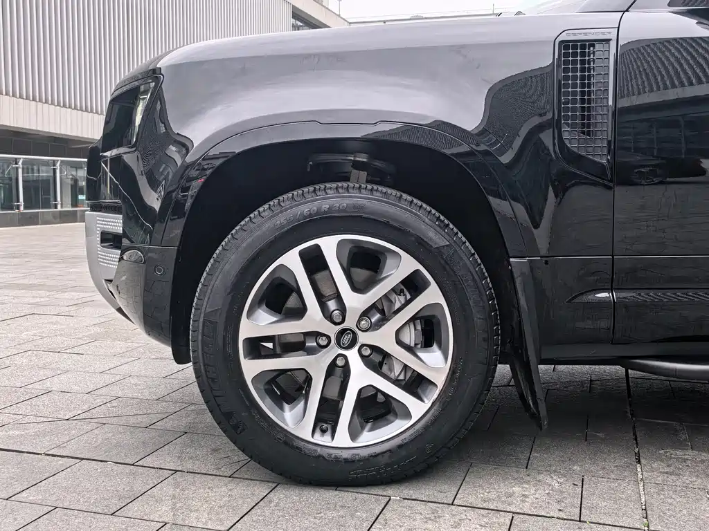 Land Rover Defender 2022