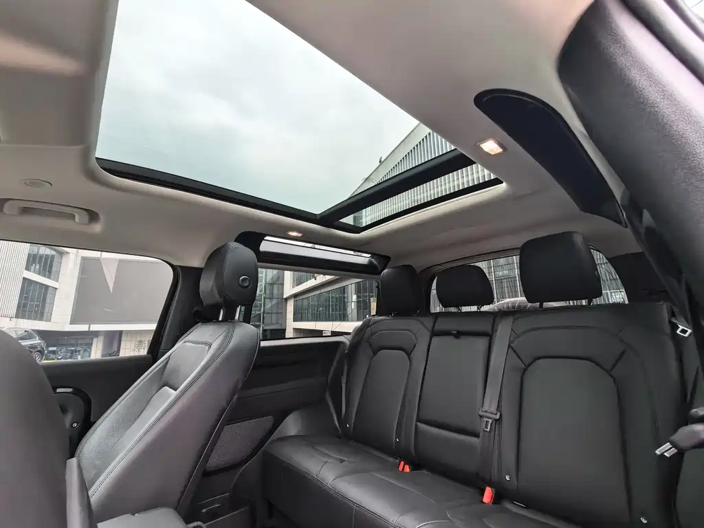 Land Rover Defender 2022 — фото 16